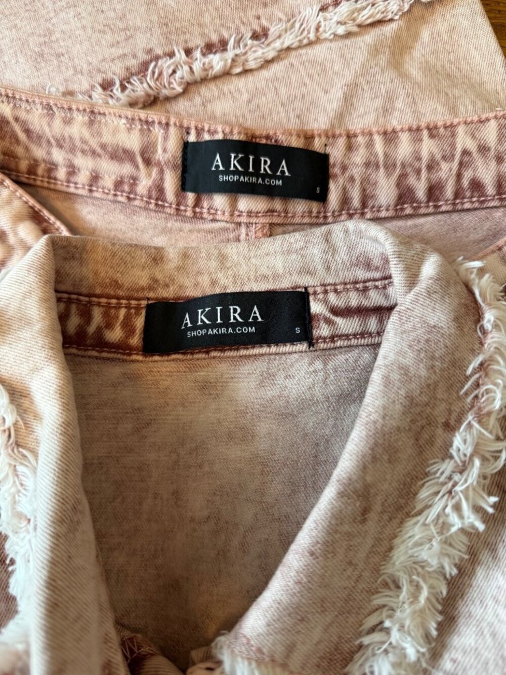 AKIRA FAYE Distressed Relaxed Fit Jeans AND Button Down Top Set Mauve Small - Picture 3 of 10